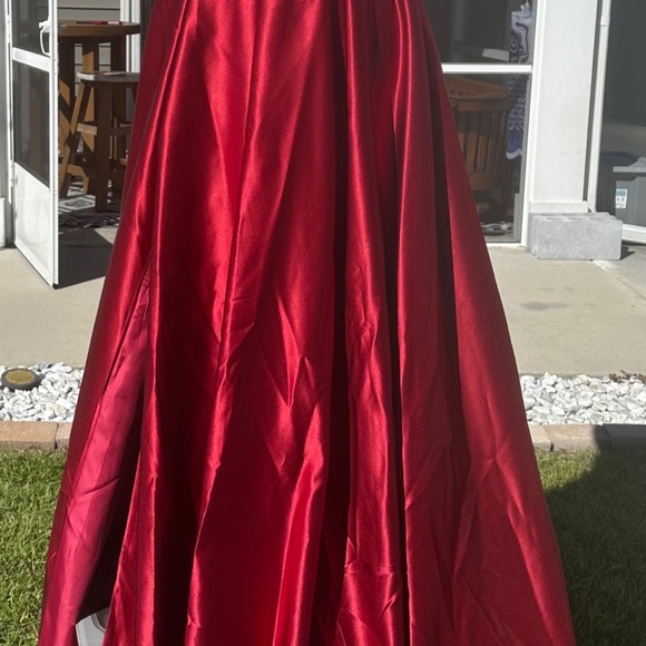 Red ballgown - Picture 8 of 13